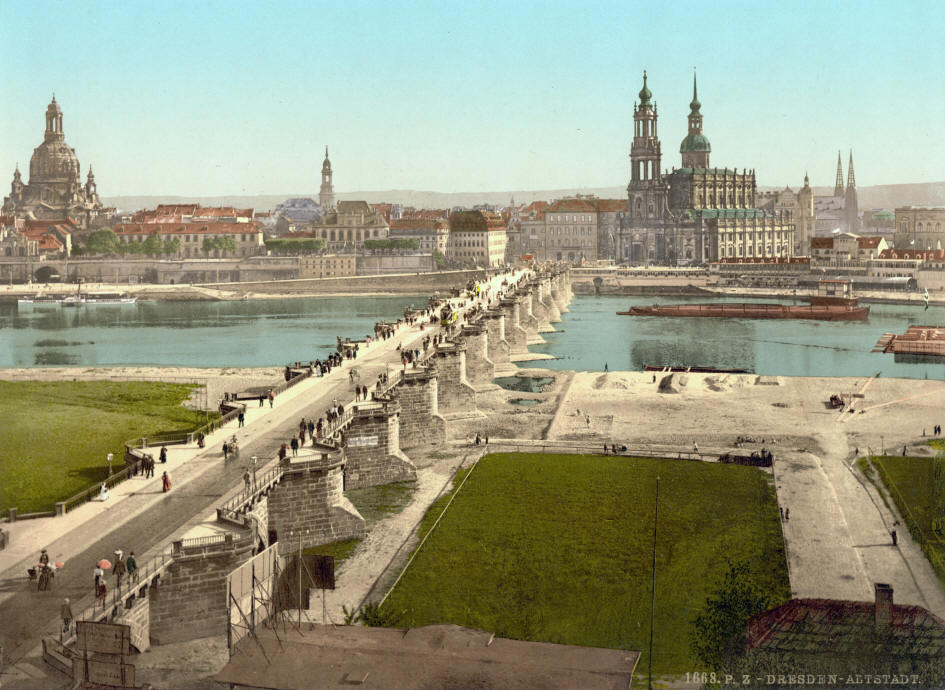 The Saxon state capital is a particularly clear example of the questionable moral of the Allied bombing.