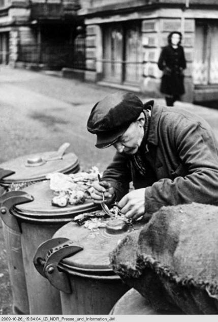 Death by starvation and cold — historical image